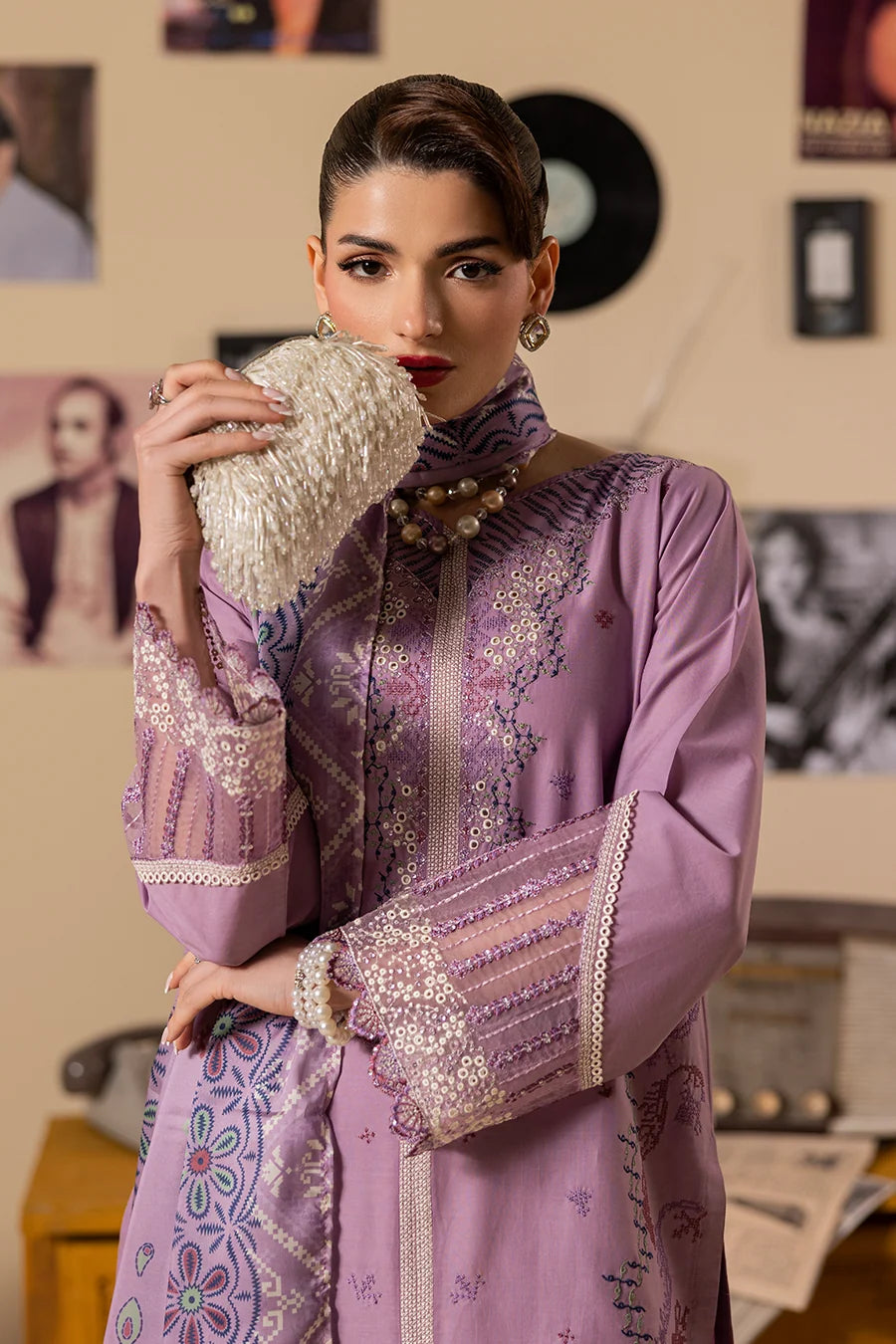 Zeenat Pret Embroidered Lawn 3-Piece Suit - Lavender Lilac