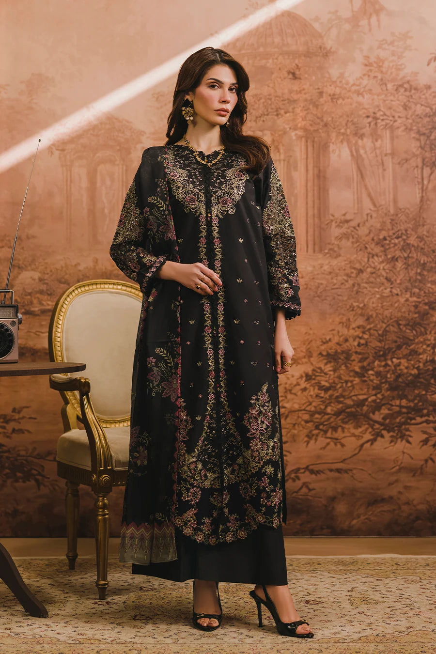 Zeenat Pret Embroidered Lawn 3-Piece Suit - Jet Black