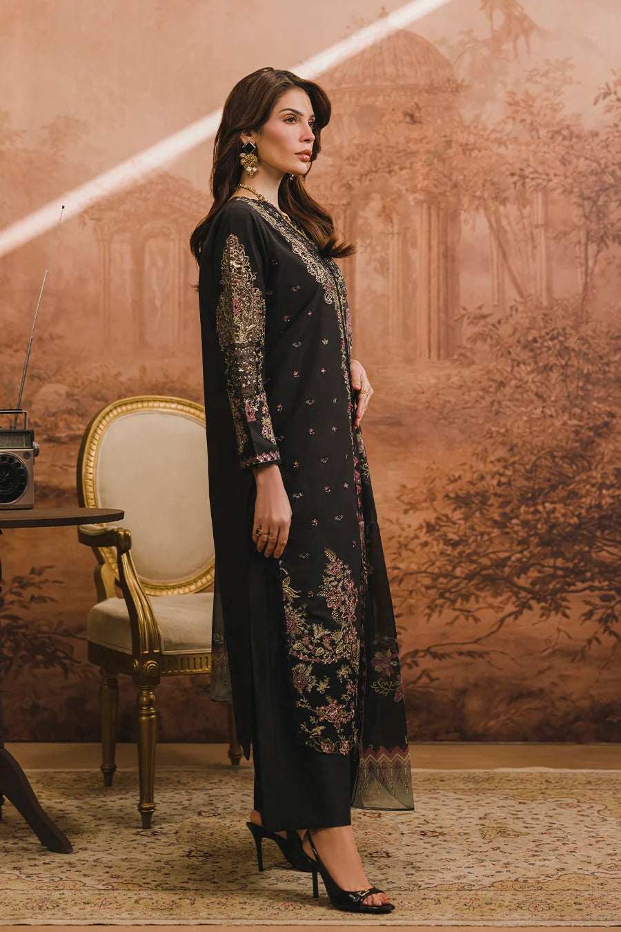 Zeenat Pret Embroidered Lawn 3-Piece Suit - Jet Black