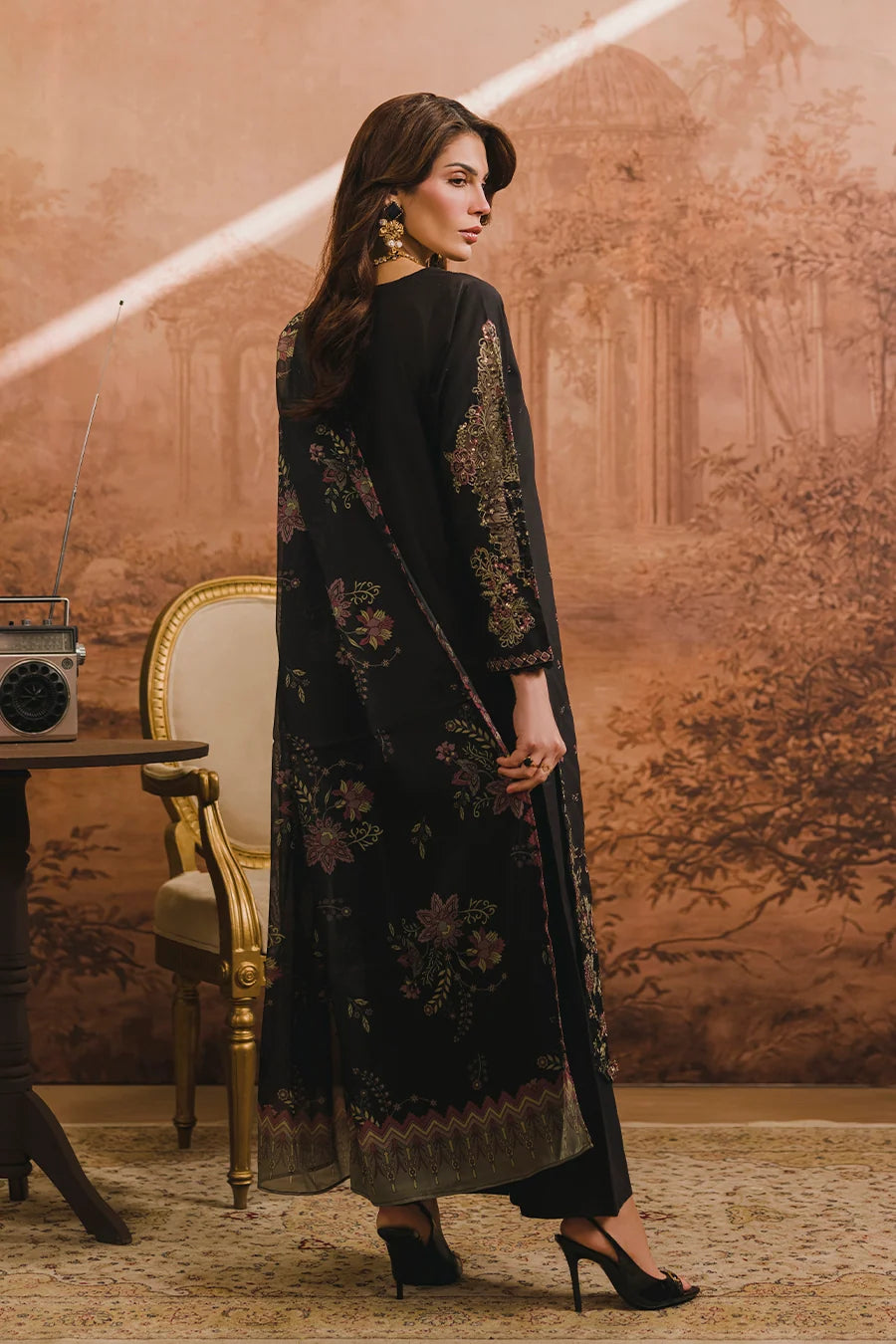 Zeenat Pret Embroidered Lawn 3-Piece Suit - Jet Black