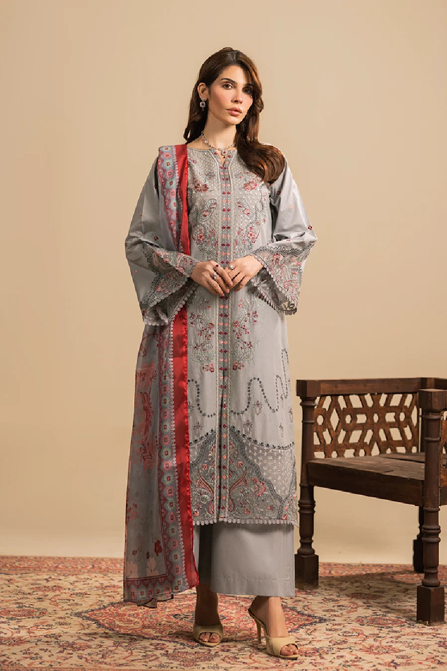Zeenat Pret Embroidered Lawn 3-Piece Suit - Dove Grey