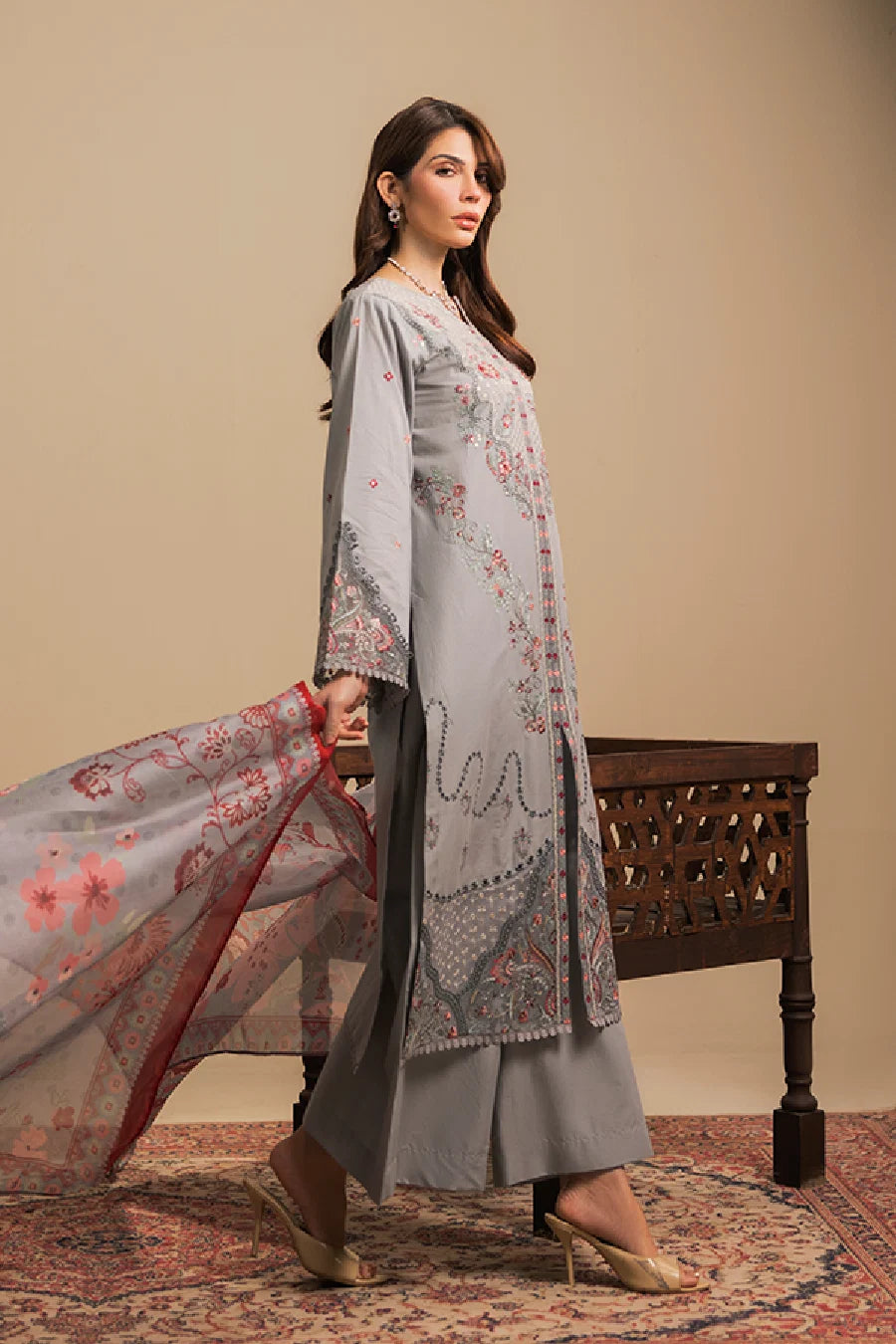 Zeenat Pret Embroidered Lawn 3-Piece Suit - Dove Grey