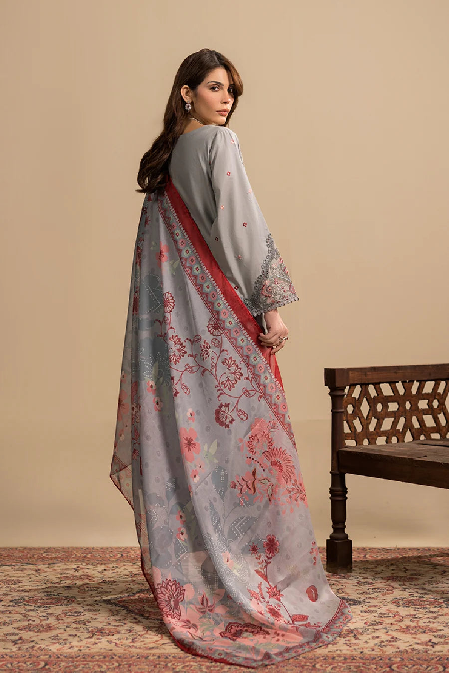 Zeenat Pret Embroidered Lawn 3-Piece Suit - Dove Grey