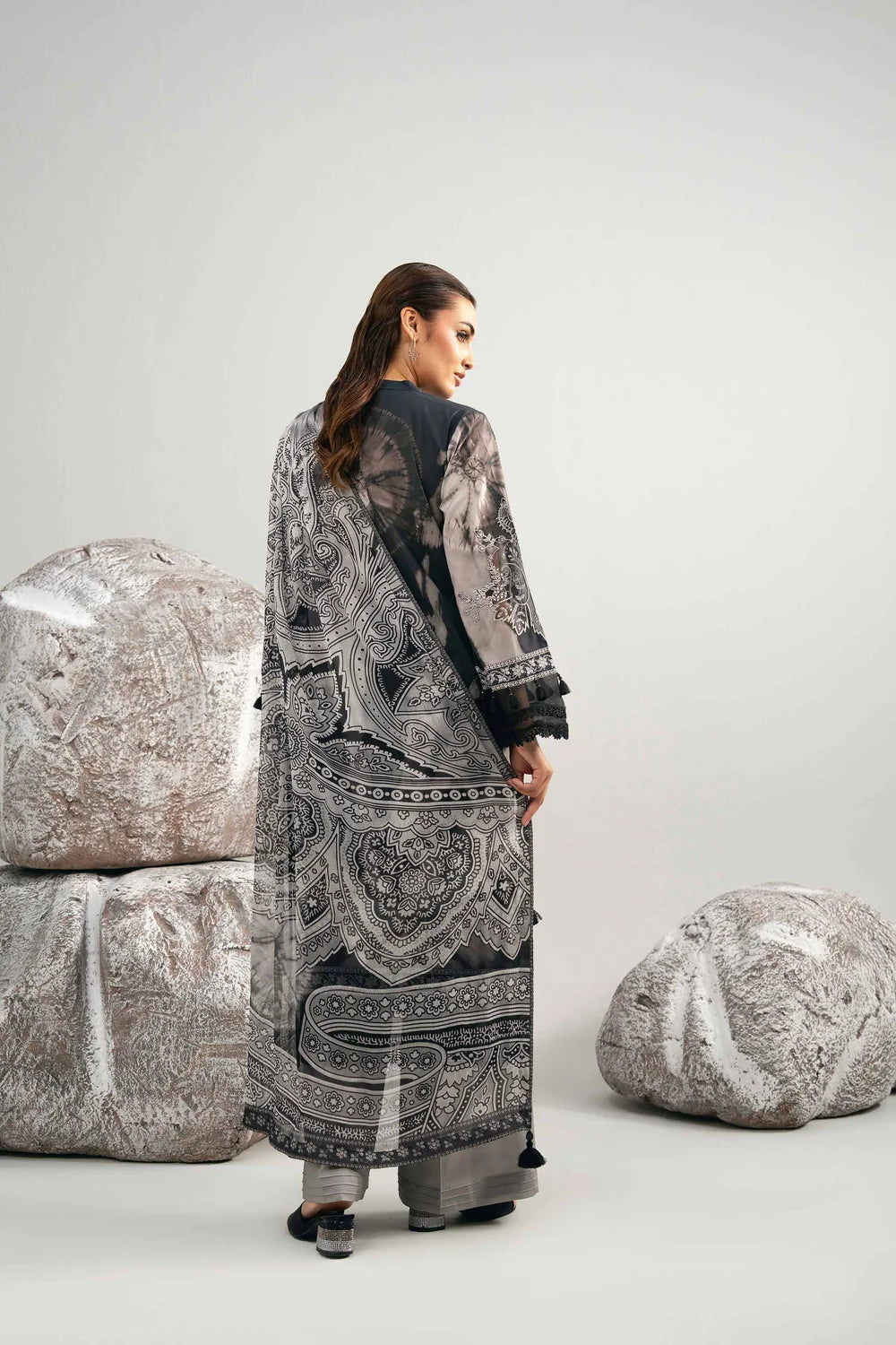 Nishat Linen 3-Piece Digital Printed Suit – Charcoal Black & Ash Grey Tie-Dye
