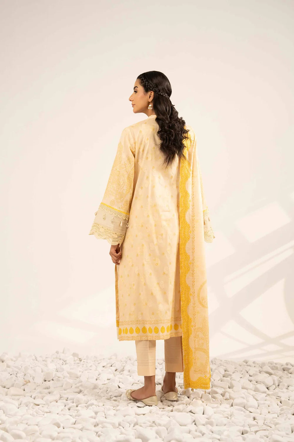 Nishat Linen 3-Piece Digitally Printed Embroidered Suit – Buttercream Cream