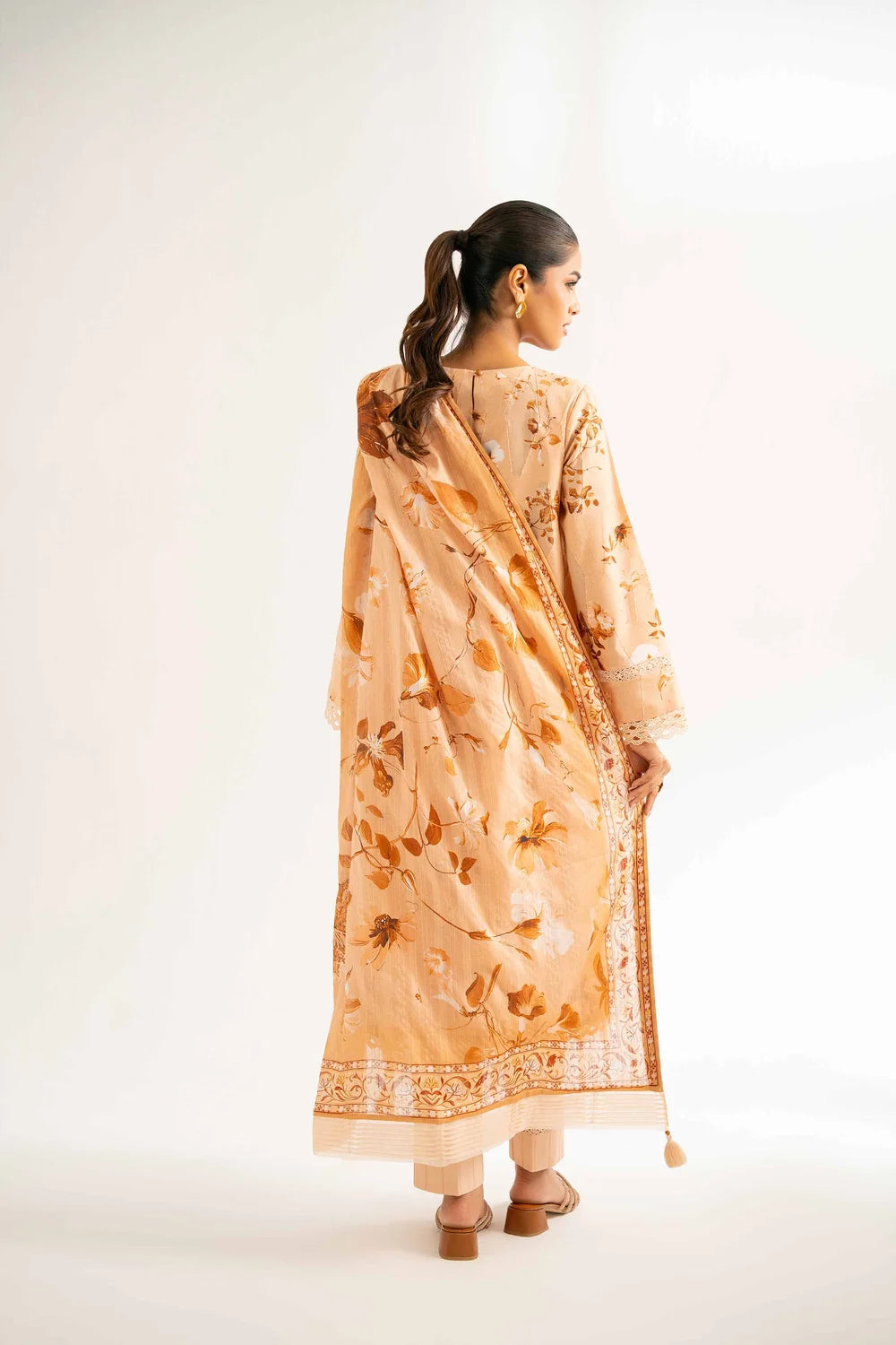 Nishat Linen 3-Piece Digital Printed Suit – Soft Peach & Apricot Floral