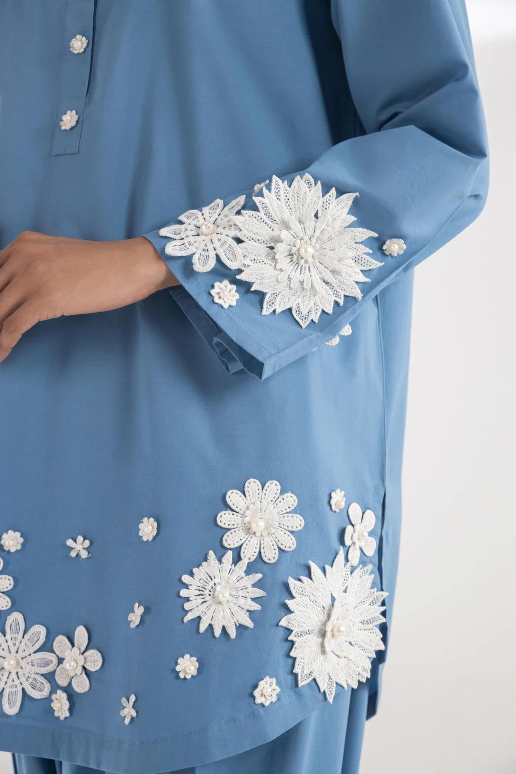 Sana Safinaz Understated Floral 2-Piece Lawn Suit – Baby Blue