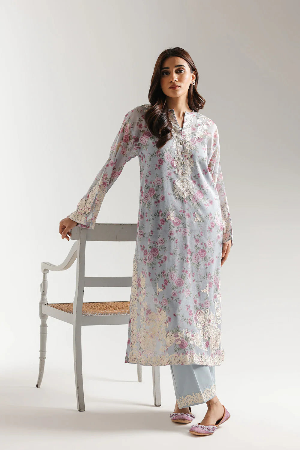 ETHNC Embroidered Vintage Floral 2-Piece Stitched Suit - Pale Blue