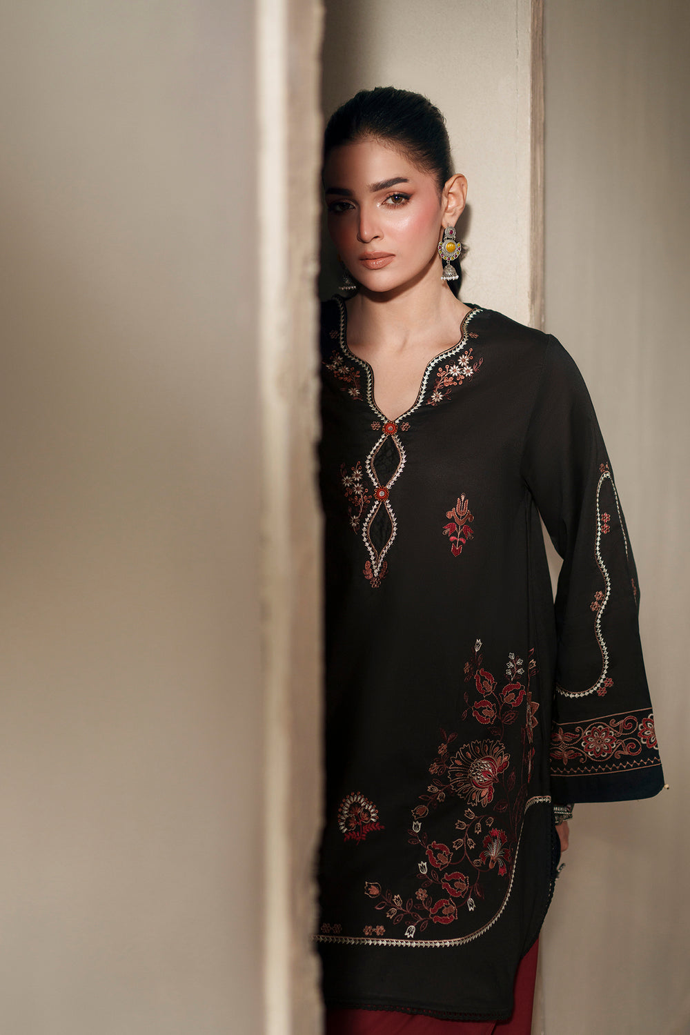 ETHNC Rozana Embroidered 2-Piece Shalwar Suit – Onyx Black & Maroon