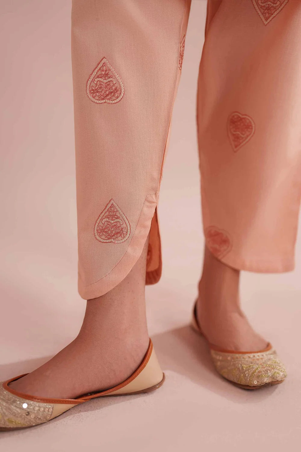 Nishat Linen 2-Piece Embroidered Kurti & Tulip Shalwar Suit – Peach