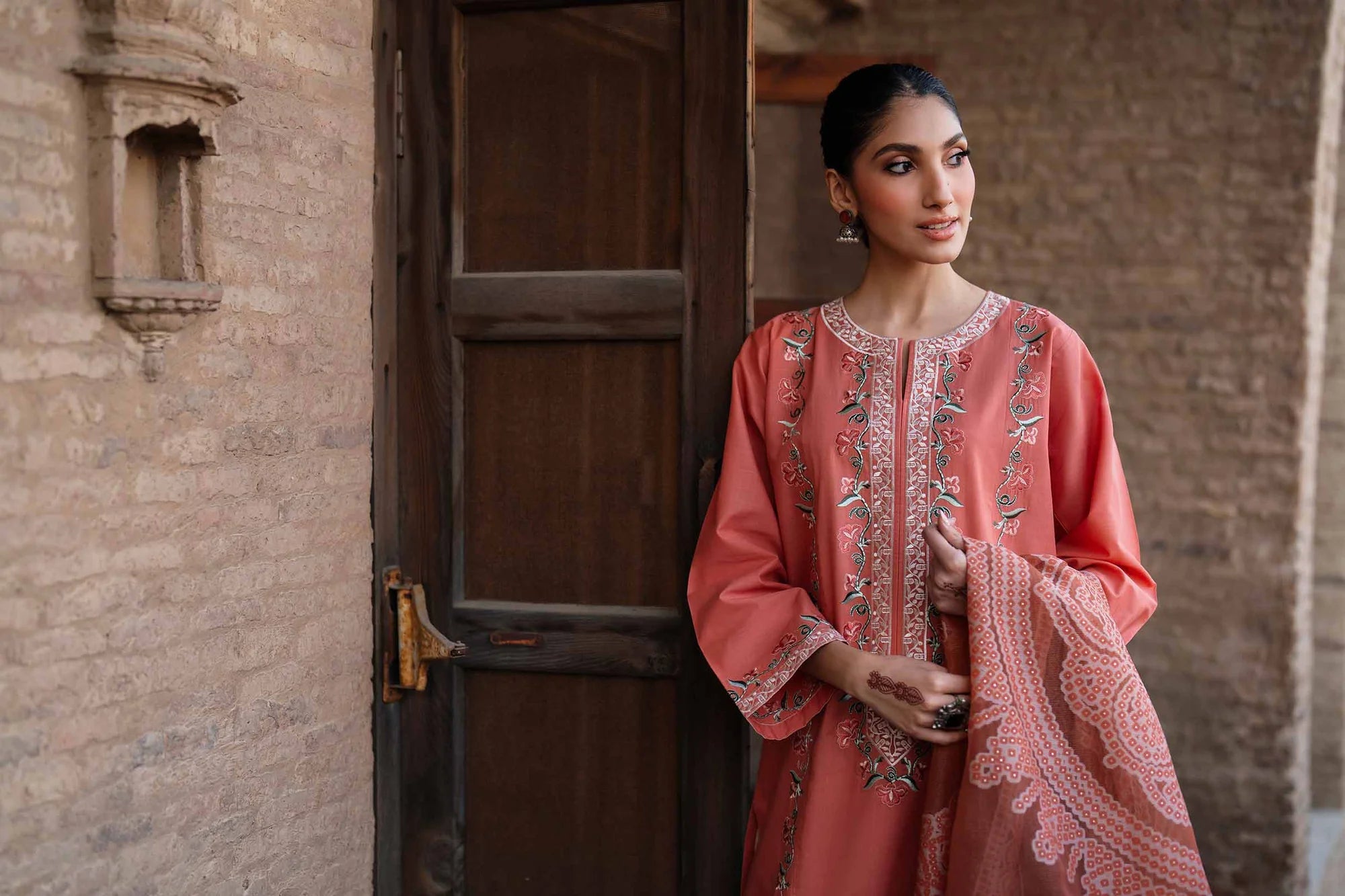NISHAT Linen Ready-to-Wear 3-Piece Embroidered Cross Hatch Suit – Peach