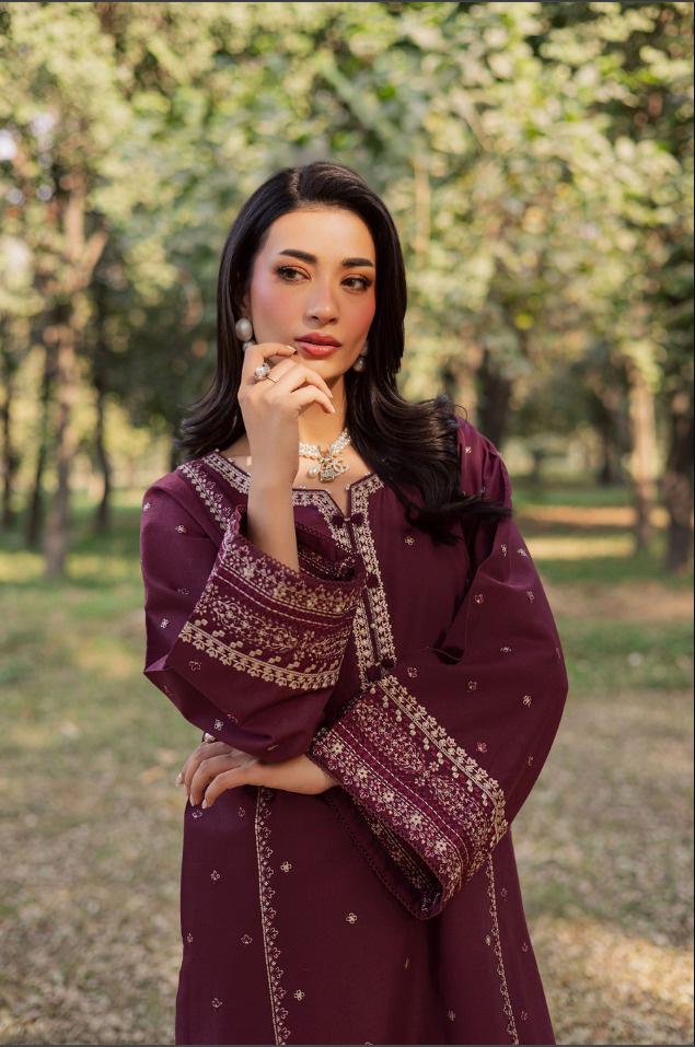 Gulposh by Misbah Embroidered 2-Piece Stitched Khaddar Suit - Deep Mauve