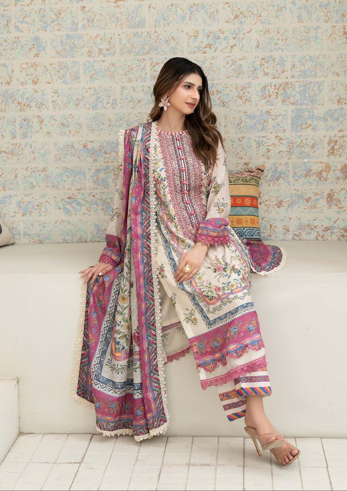 Gul Adhar Aarzoo Embroidered Premium Lawn 3-Piece Suit – Beige & Fuchsia Pink