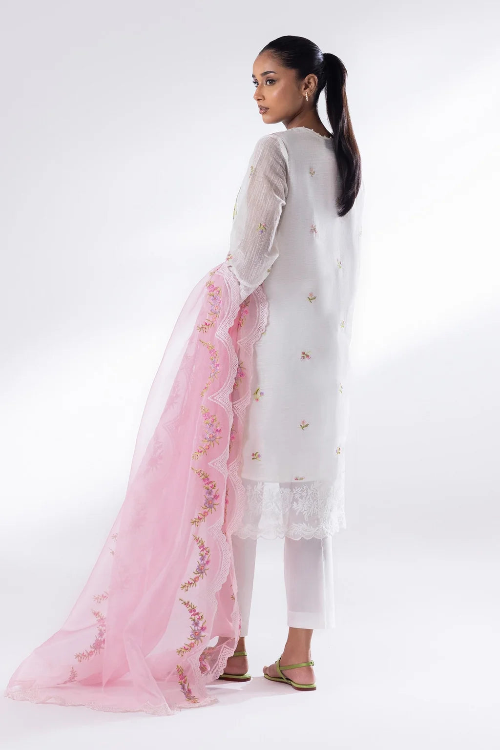 Sana Safinaz Embroidered 3-Piece Lawn Suit – Off-White & Pastel Pink